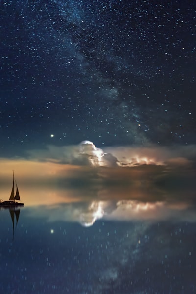 电影《流浪地球2》海报，太空电梯与行星发动机的宏大场面